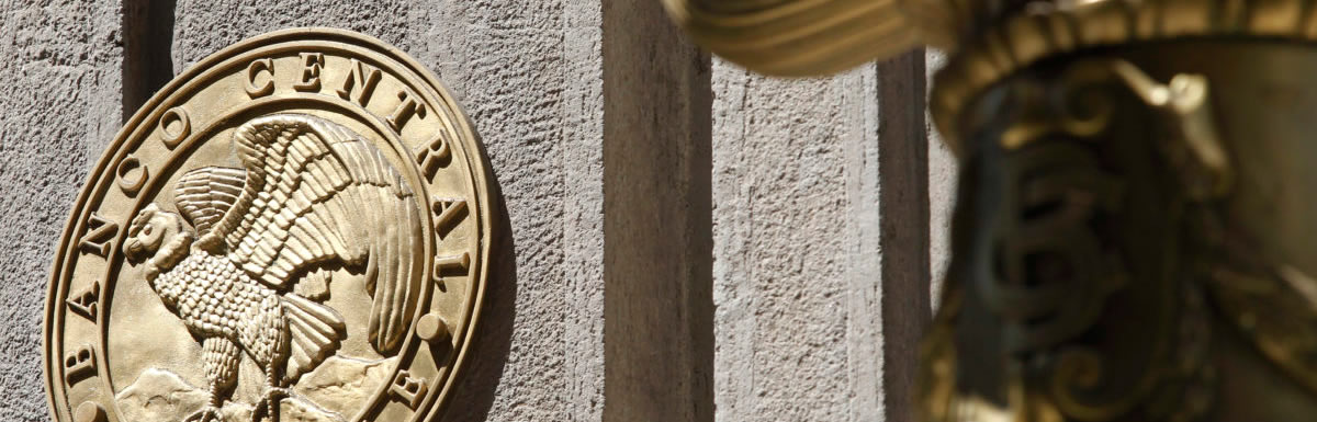 Banco Central baja la tasa de interés en 50 puntos base y suspende la compra de dólares